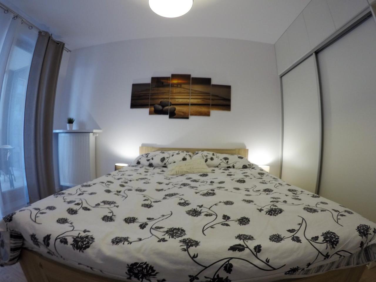 Apartament Obrzezna 3 Deluxe Varsó Kültér fotó